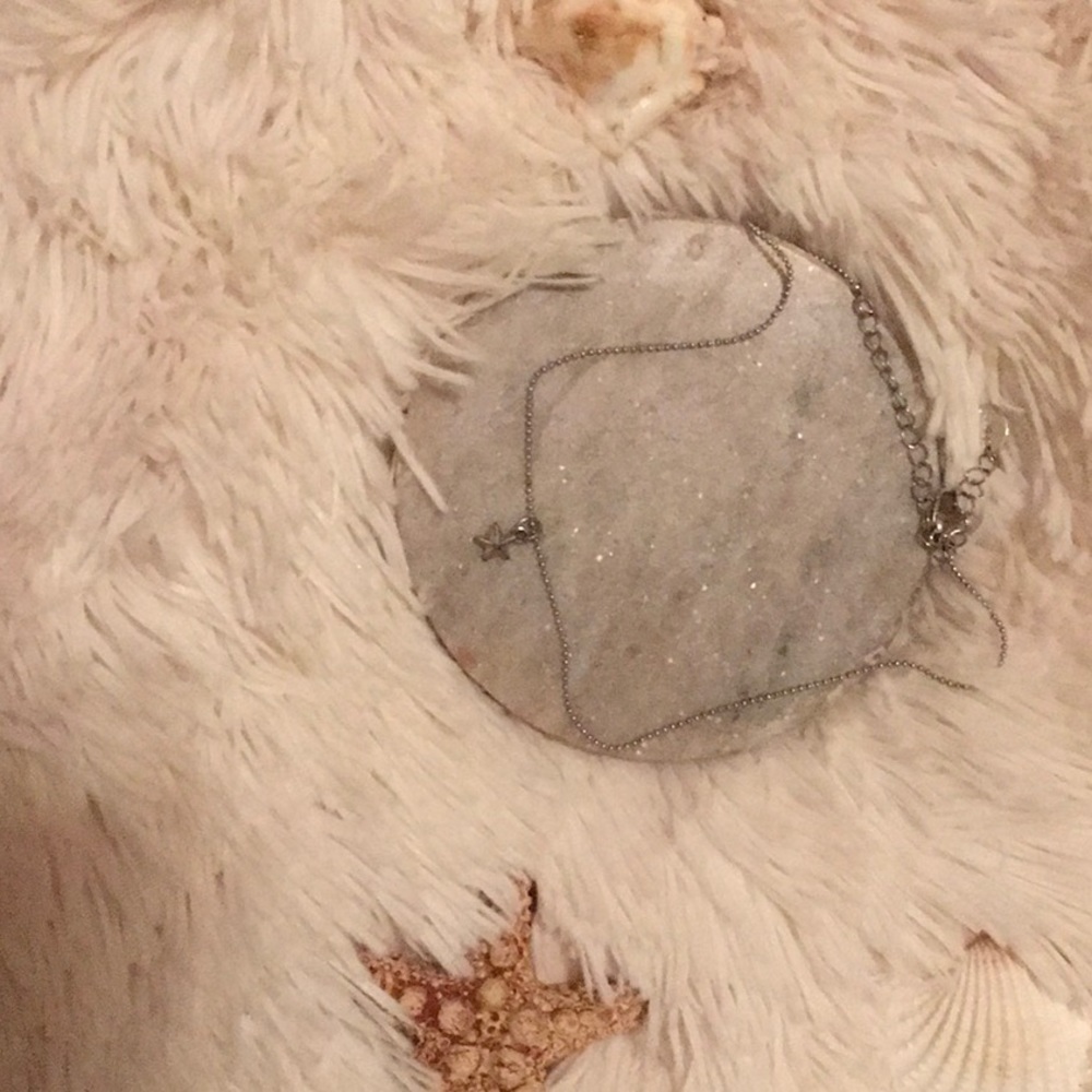 ⭐️ Boho minimalist silver star choker 💫